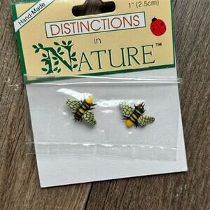 NEW Vintage Distinctions in Nature Hand-Made 1 inch Honey Bee Figurines Set of 2